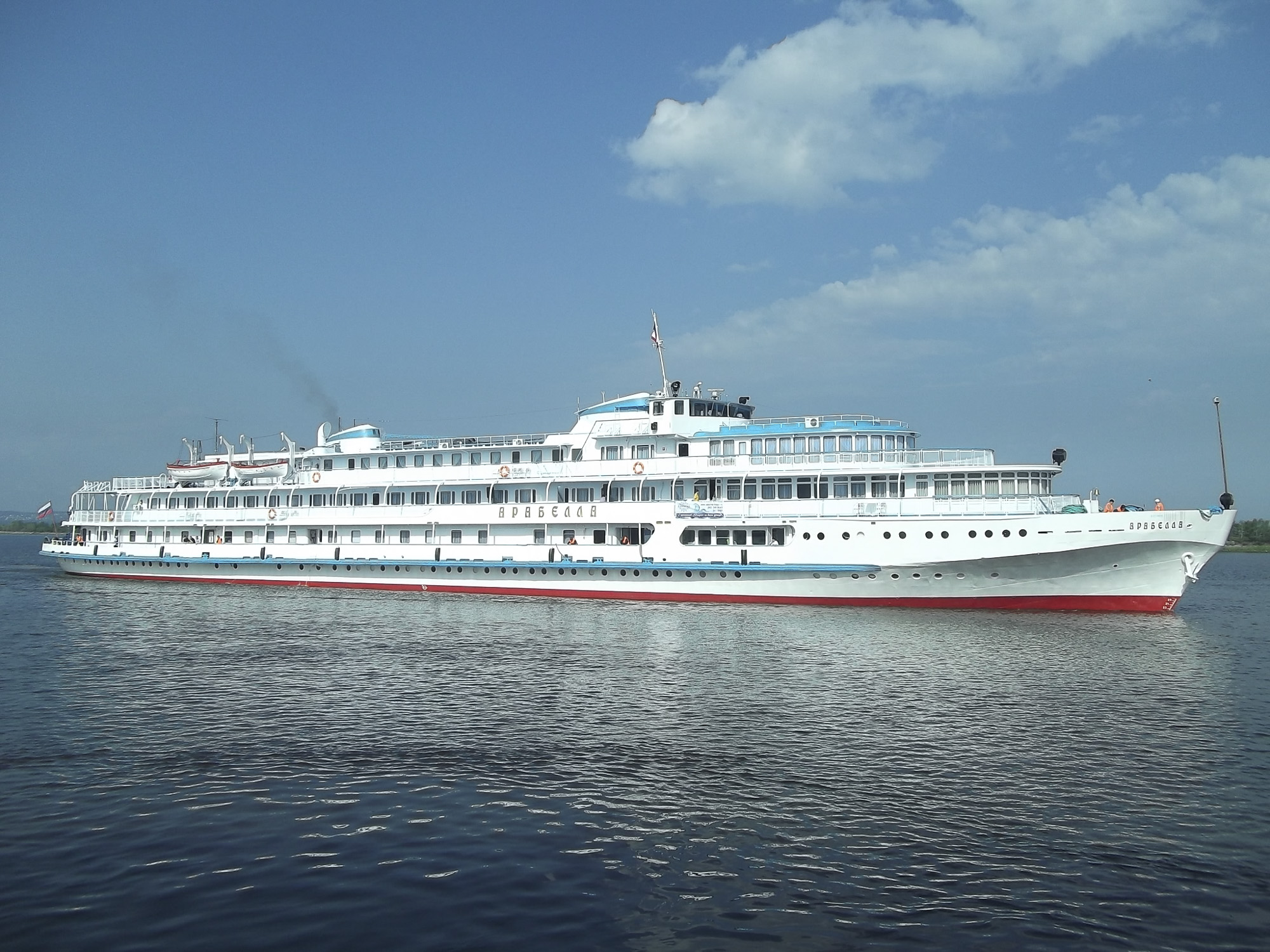 Теплоход «Арабелла» около Казани, 2011