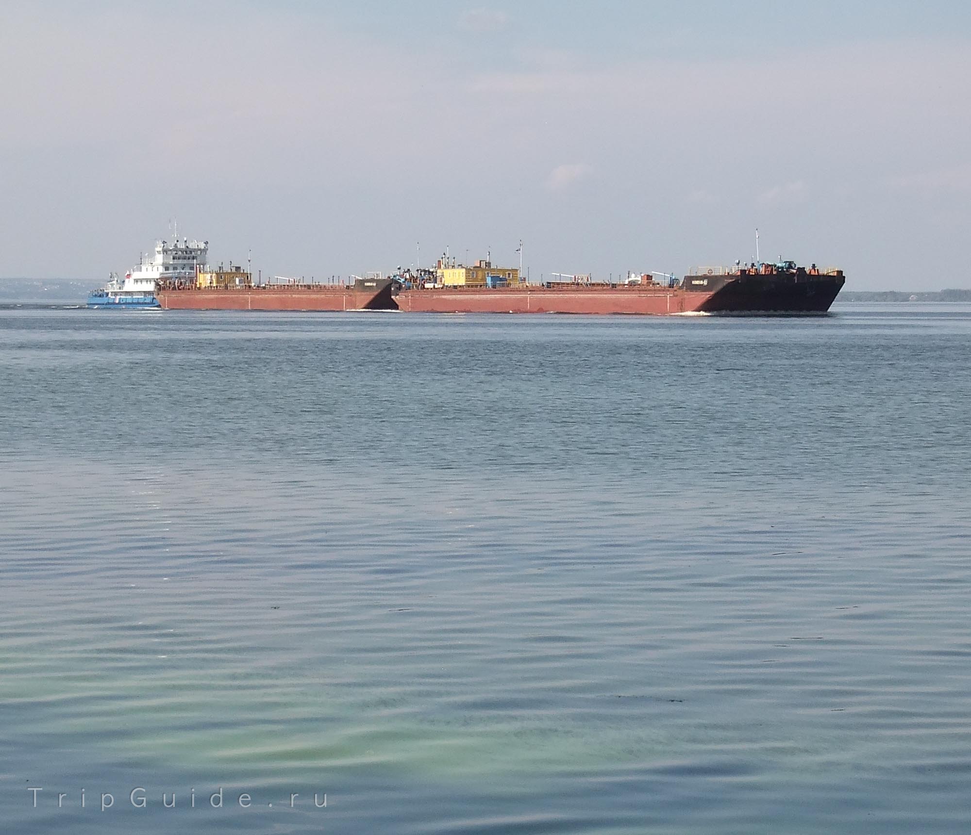 «ОТ 2437» с пустыми баржами