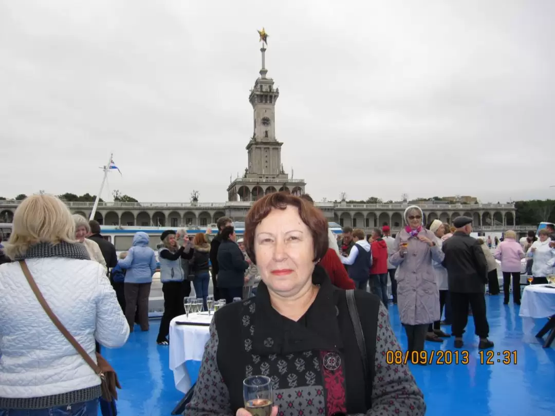 Фуршет на фоне СРВ Москвы. Отчаливаем