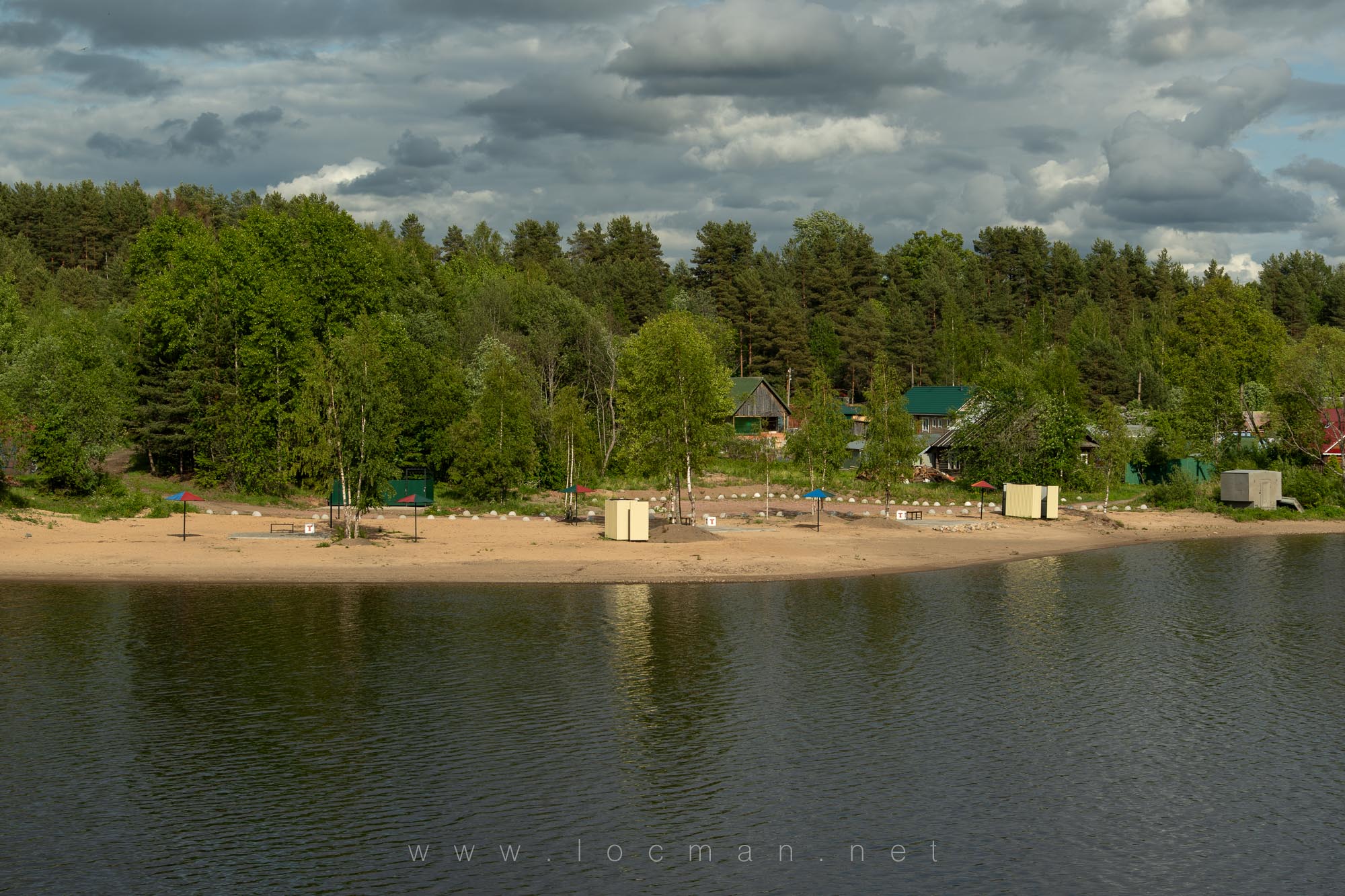 Пляж в посёлке Никольский на реке Свирь