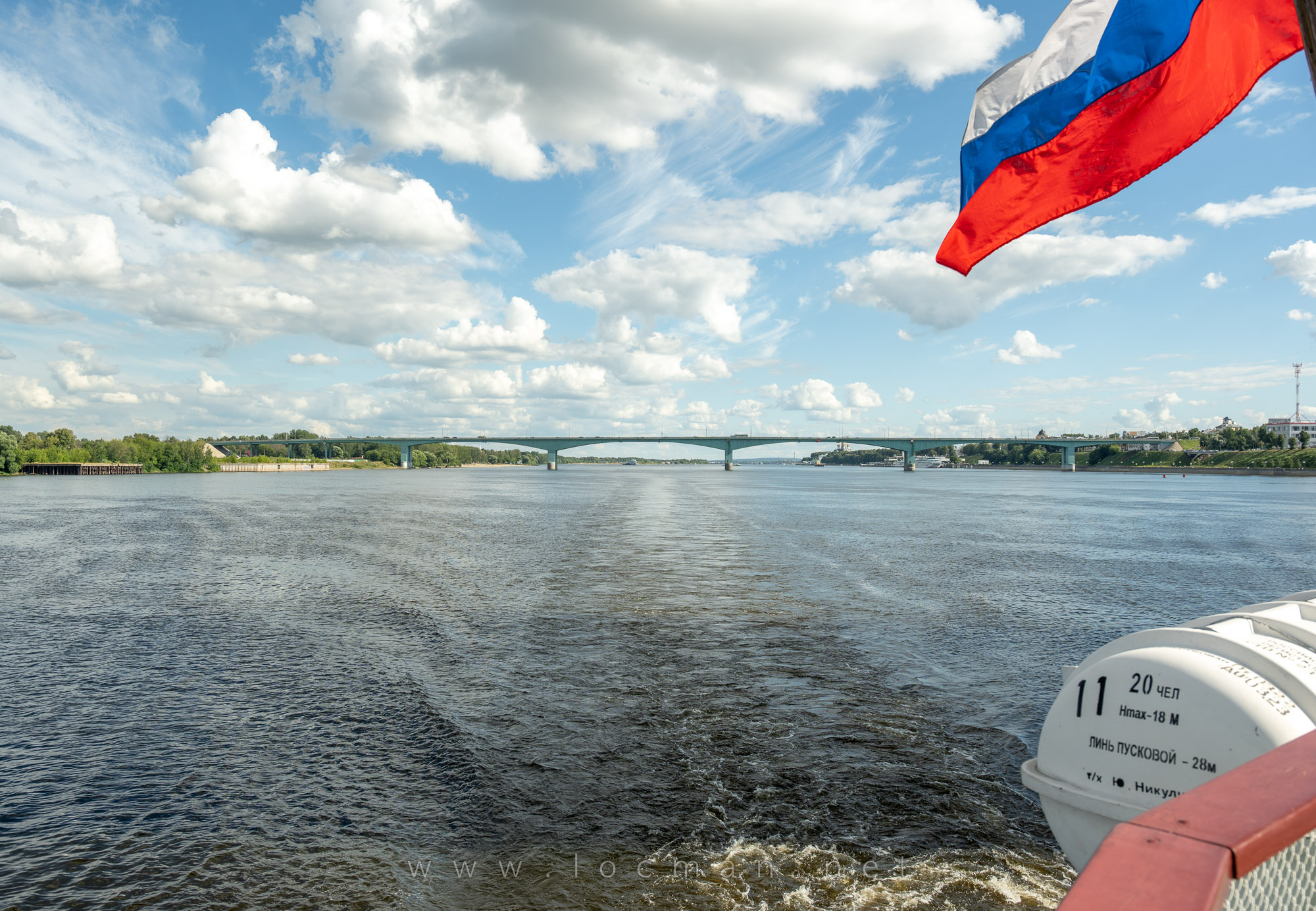 Волга и Октябрьский мост в Ярославле