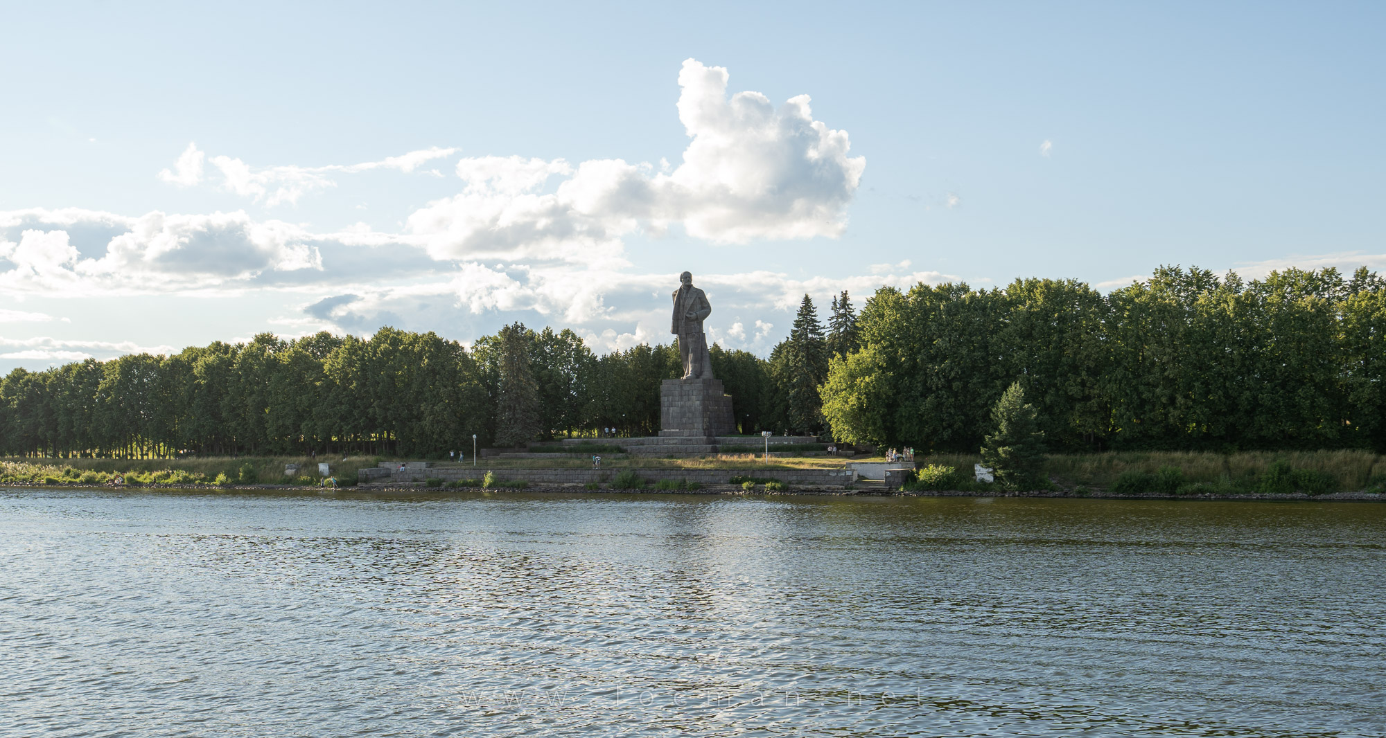 Памятник В.И. Ленину на канале имени Москвы