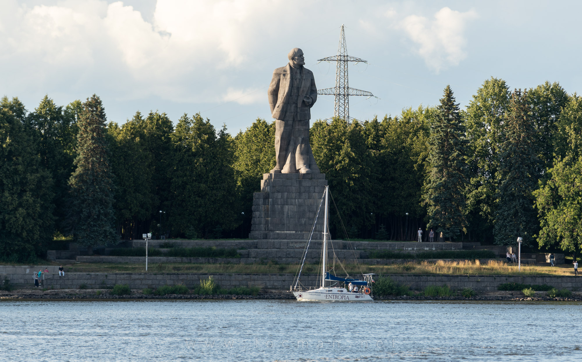 Памятник В.И. Ленину на канале имени Москвы