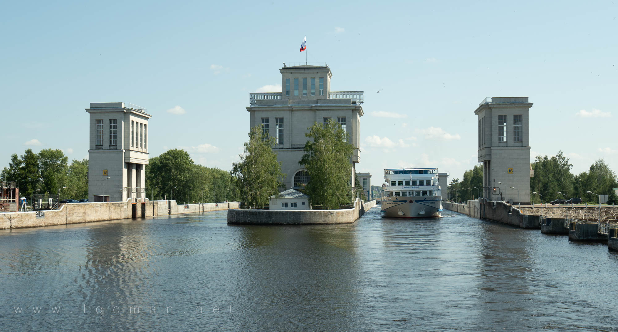 Башни шлюзов 15 и 16 Городецкого гидроузла