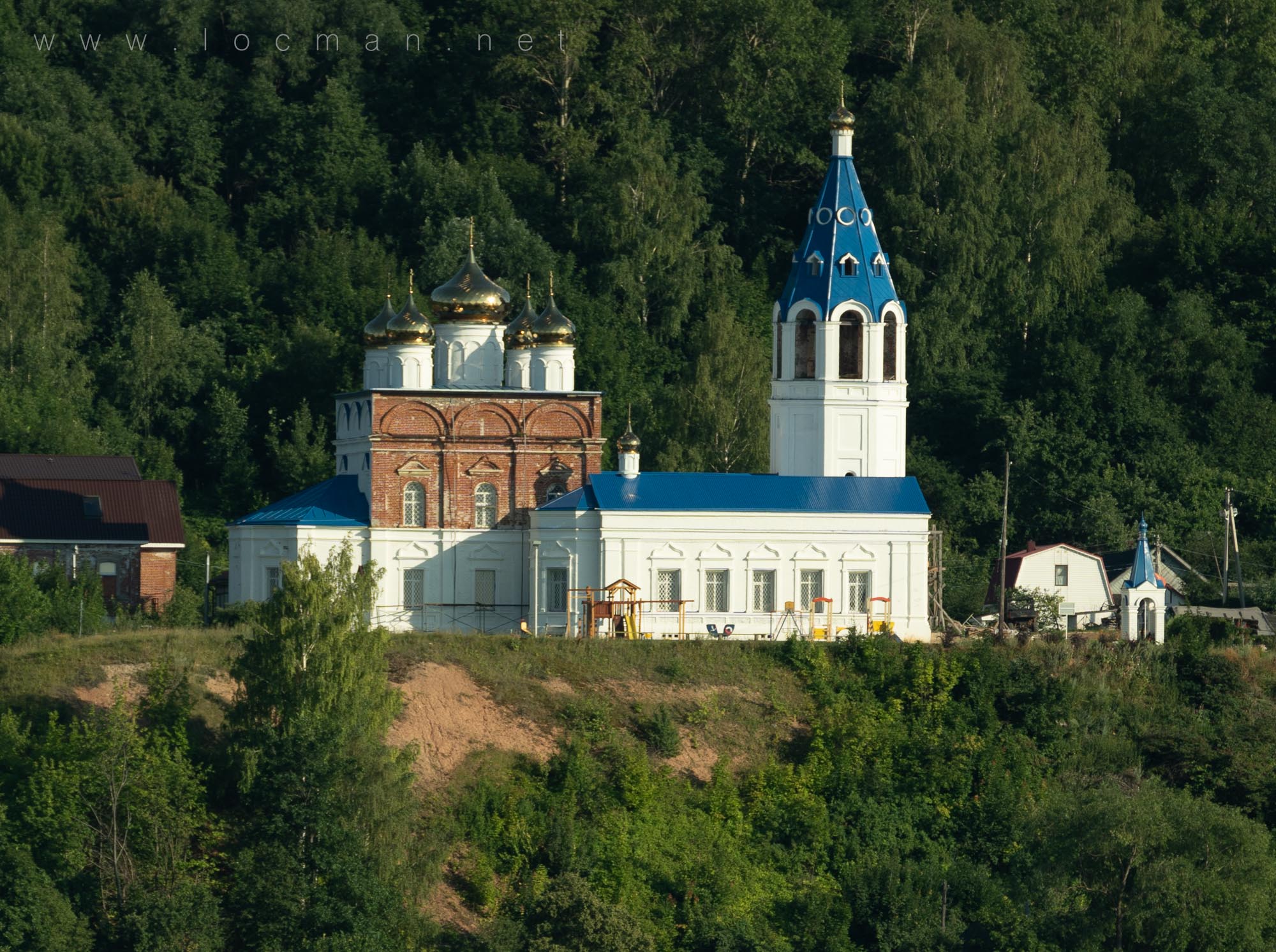 Никольская церковь, Исады