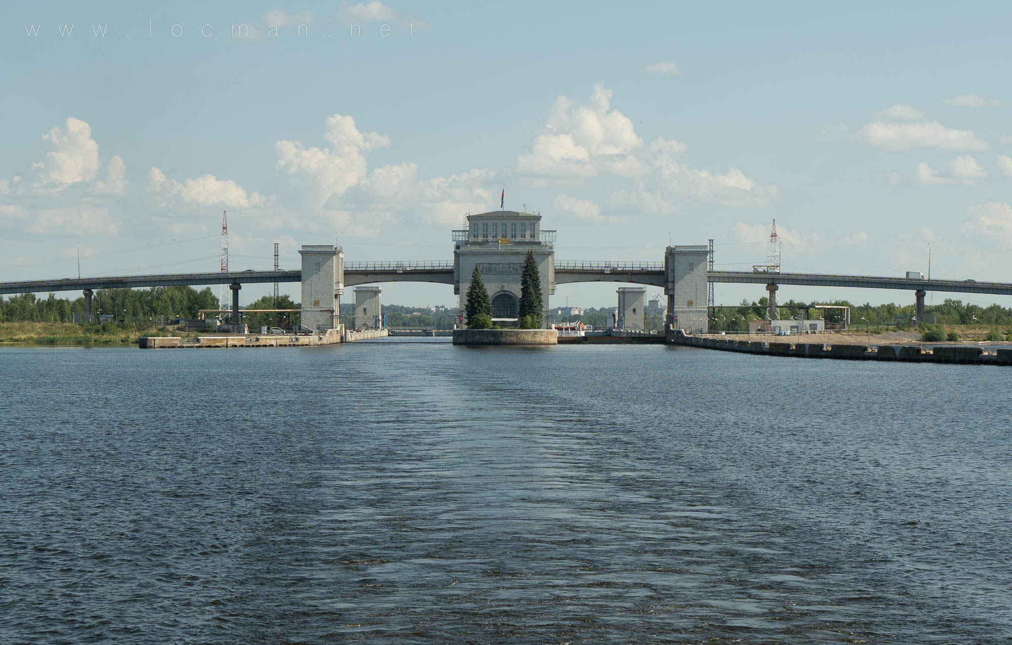 Шлюзы Нижегородской ГЭС, вид с Горьковского водохранилища