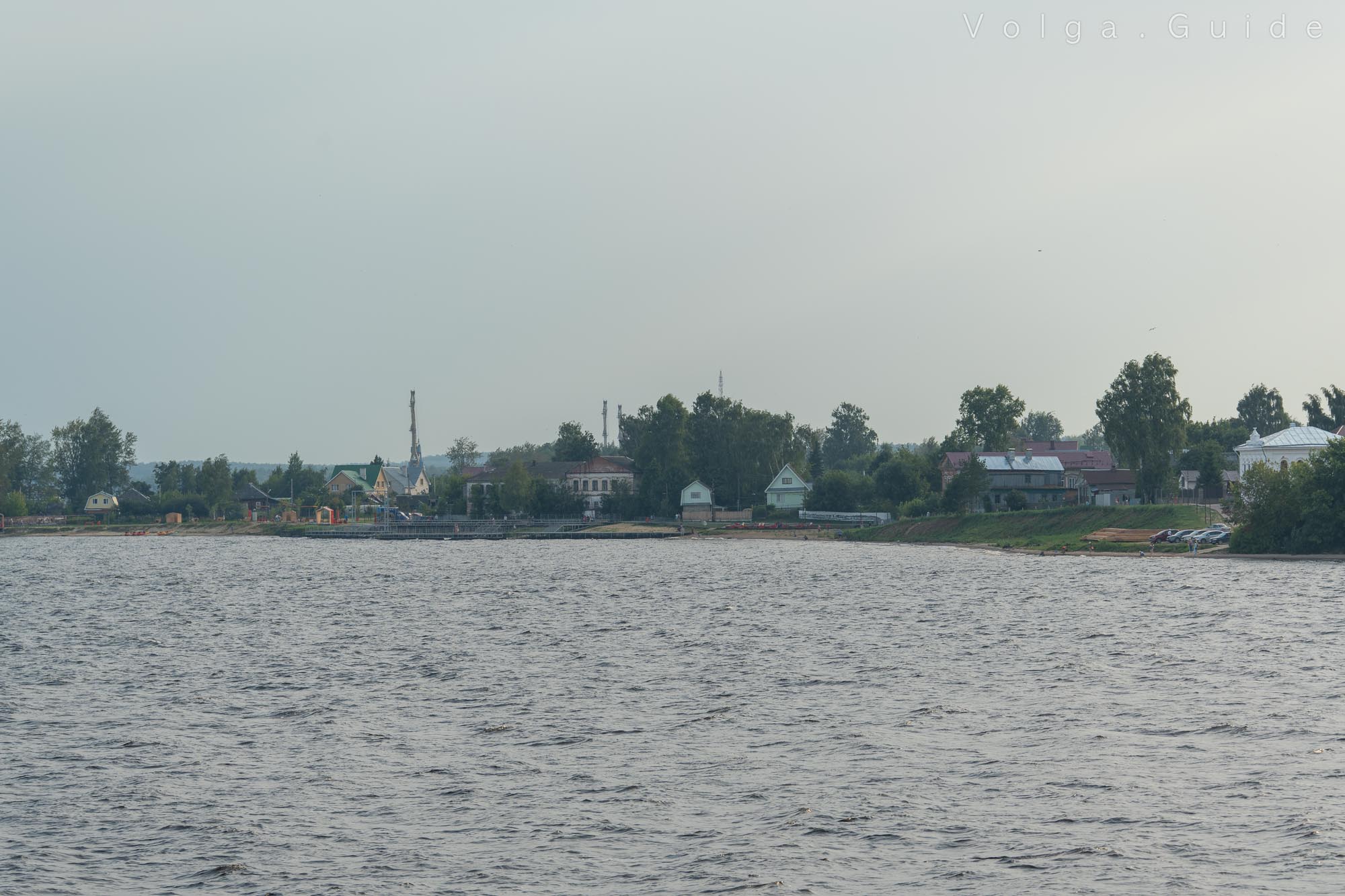 Вид на Чкаловск с борта теплохода