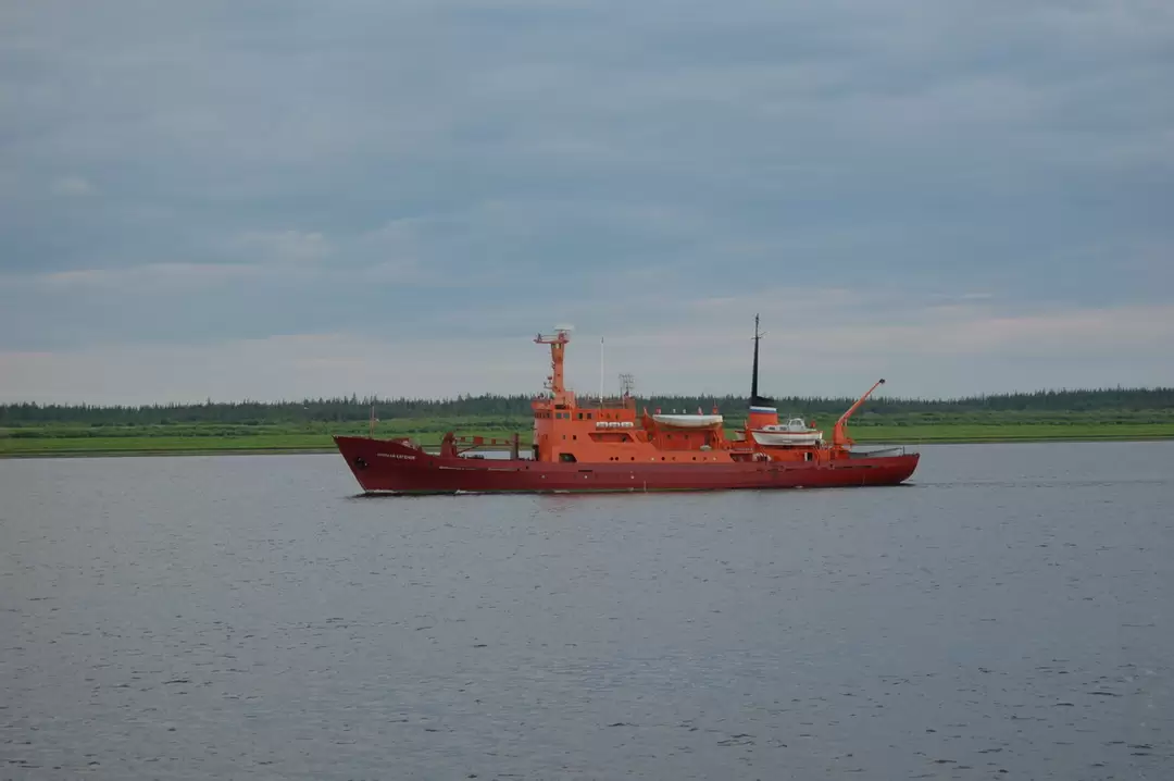 Морские суда в Енисее