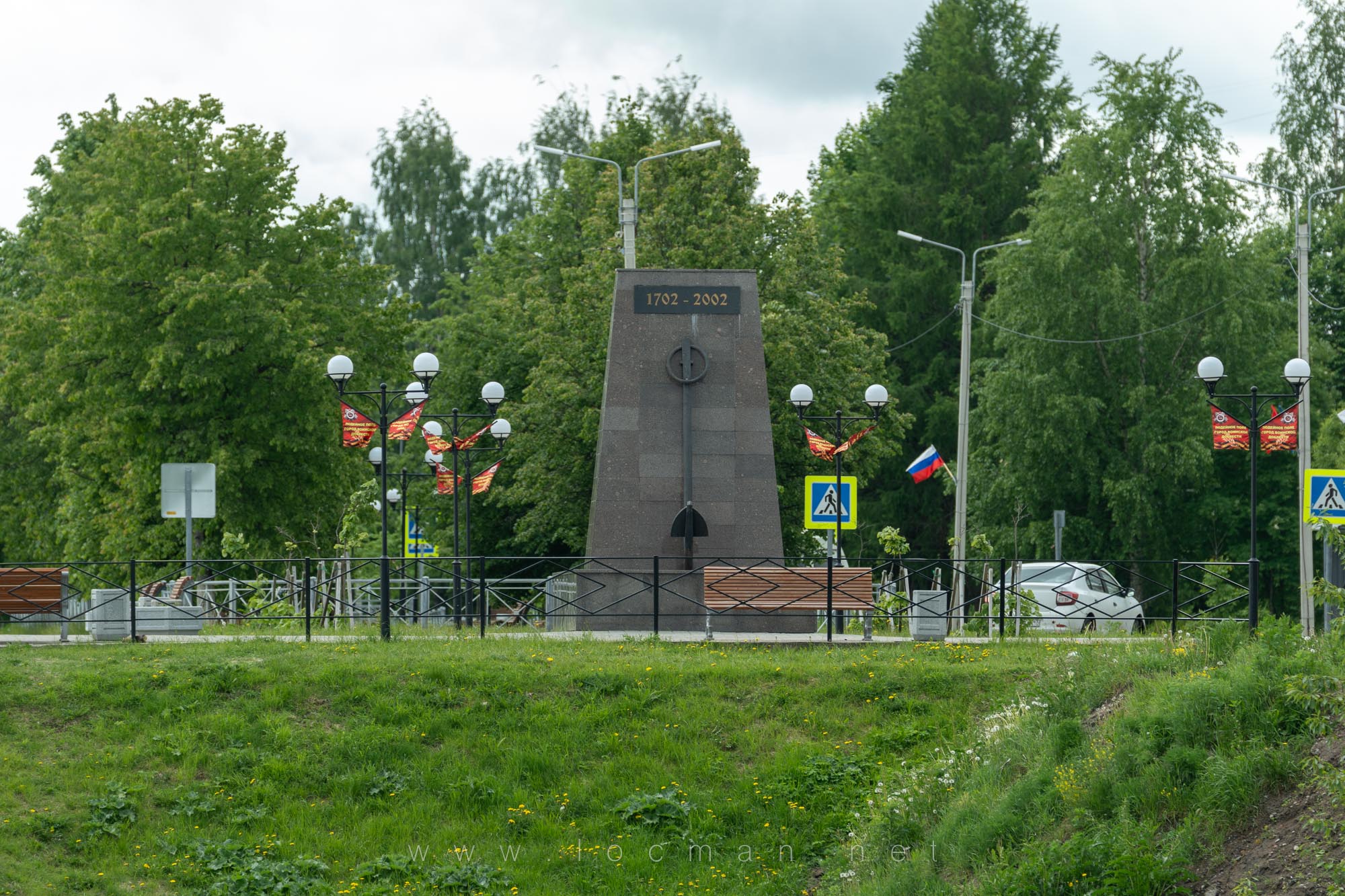 Памятник «300 лет Лодейному Полю»