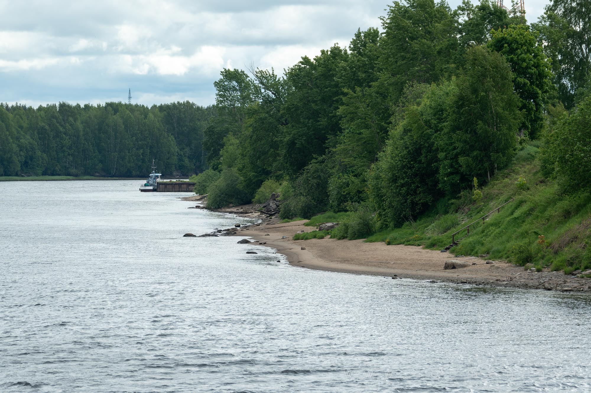 Песчаные пляжи в городе Лодейное Поле