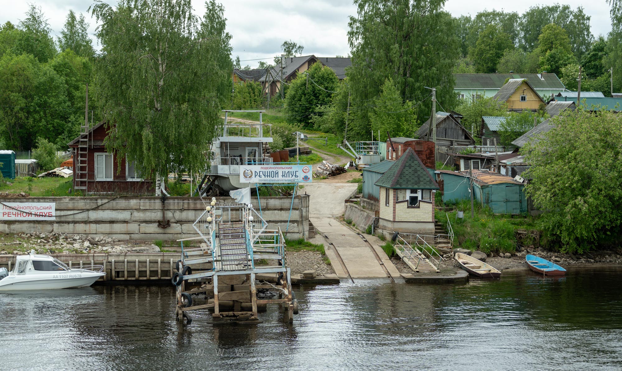 Слип в Лодейном Поле, речной клуб