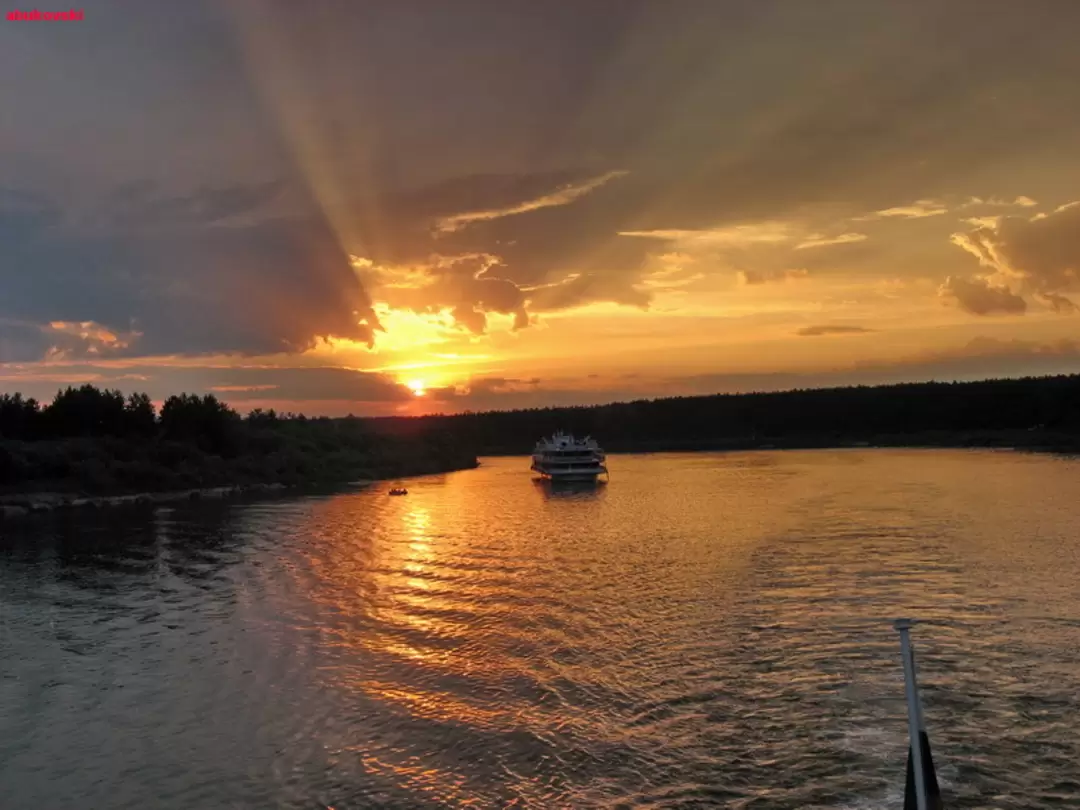 Теплоход, река, закат