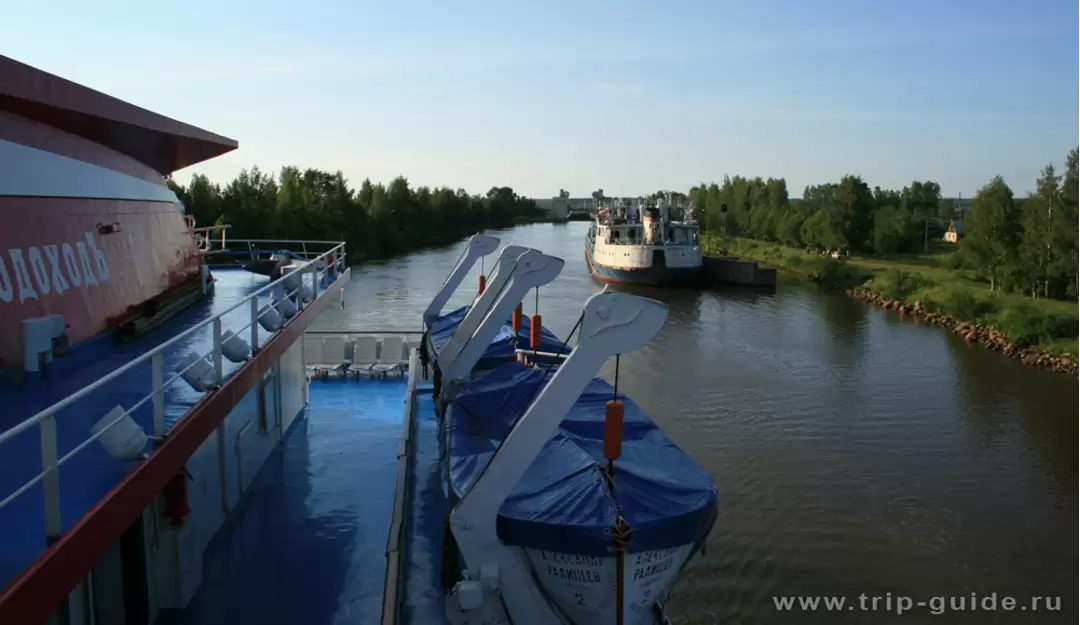 Вид на реку Вытегра в борта теплохода