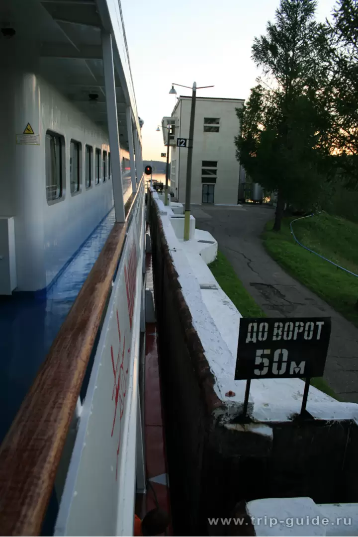 До ворот 50 м