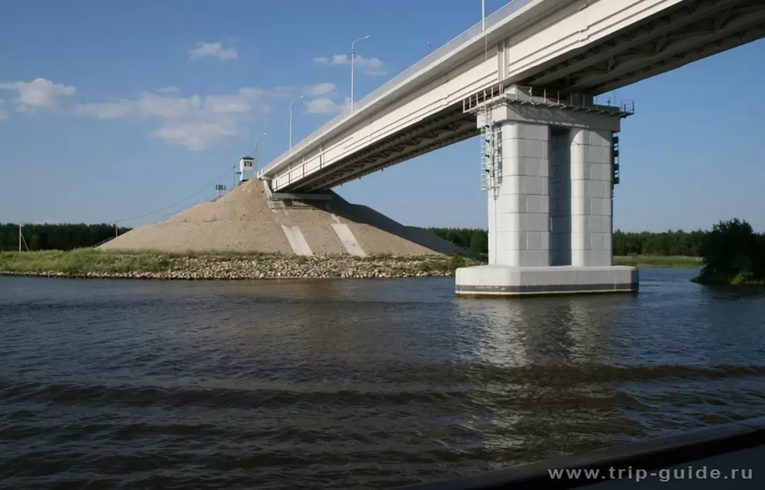 Автомобильный мост через Волго-Балт в районе Иванова Бора