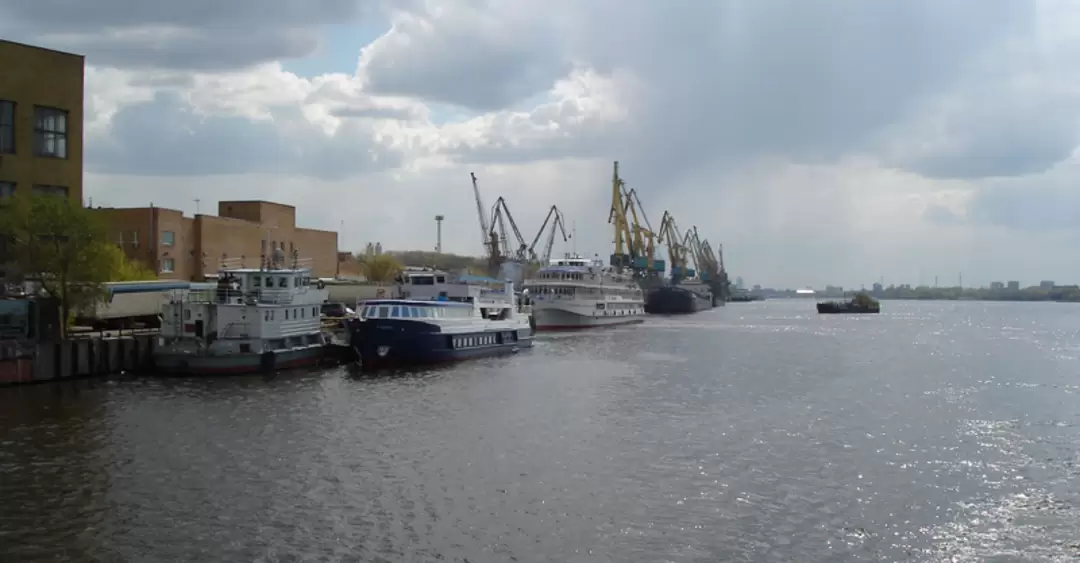 Теплоходы на Северном речном вокзале Москвы