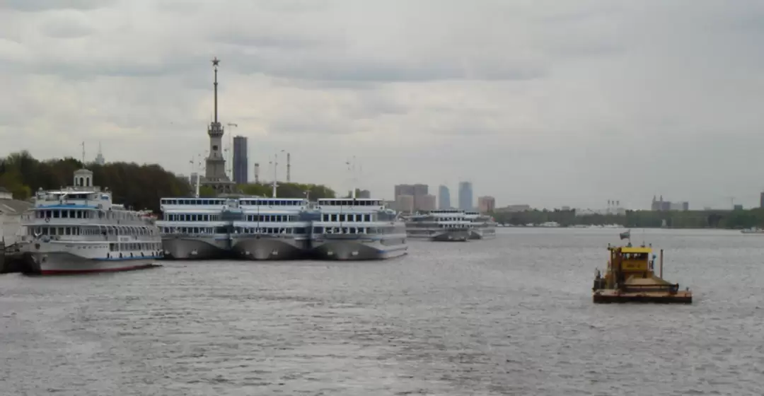 Теплоходы у причалов Северного речного вокзала