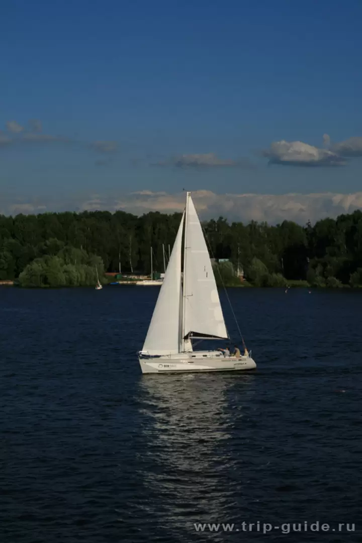 Яхта парусного клуба «Водник»