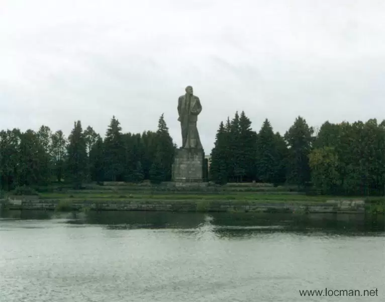Памятник В.И. Ленину у 1-го шлюза канала имени Москвы