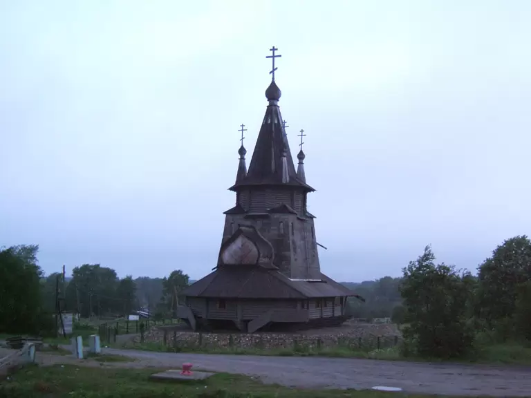 Храм  Святителя Николая на берегу Беломорканала