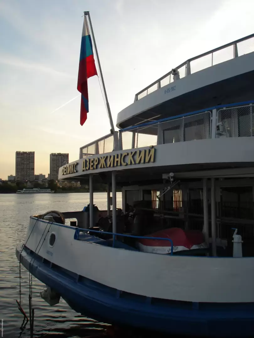 Теплоход «Феликс Дзержинский» на Северном речном вокзале Москвы