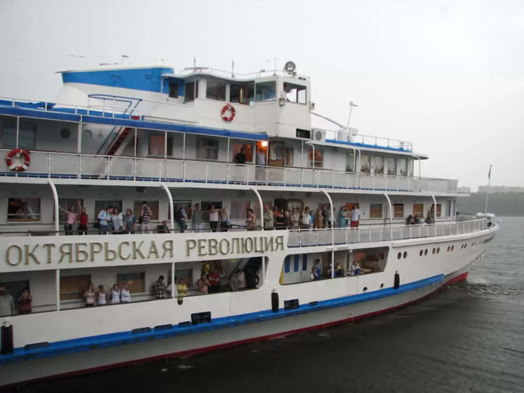 Отправление теплохода «Октябрьская Революция»
