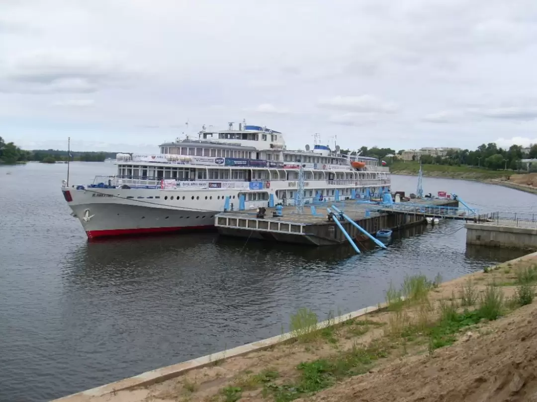 Теплоход «Юрий Никулин» в Угличе