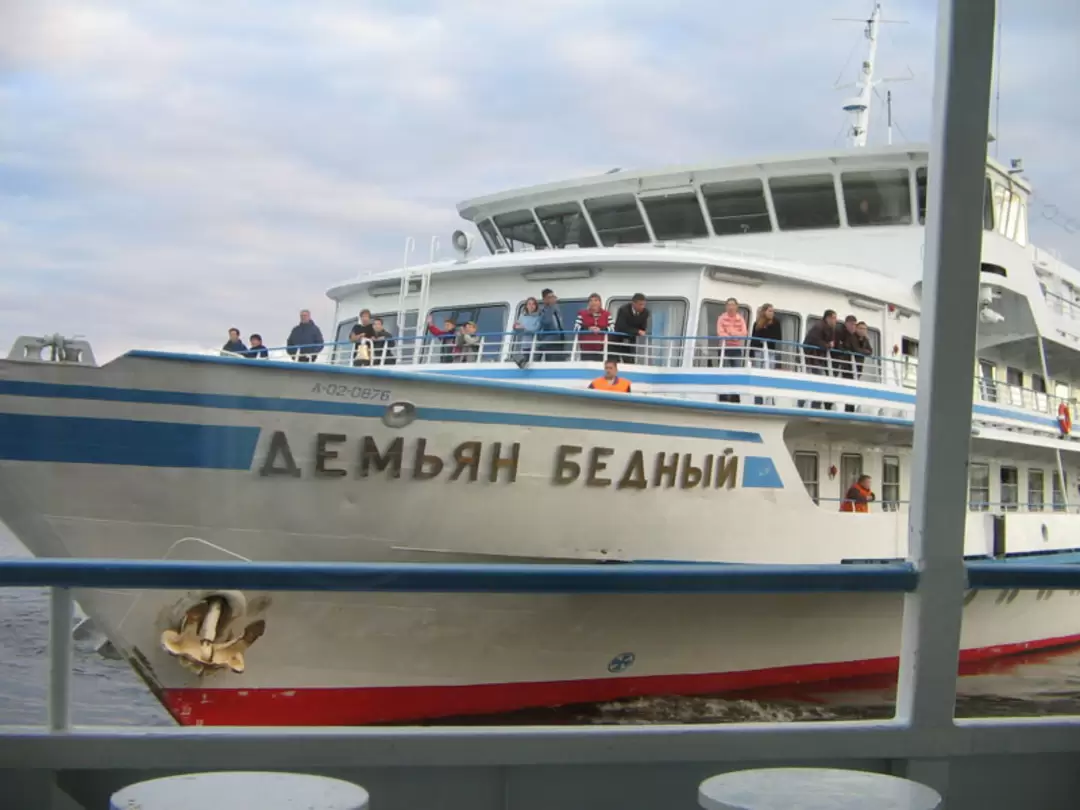Теплоход «Демьян Бедный», фото