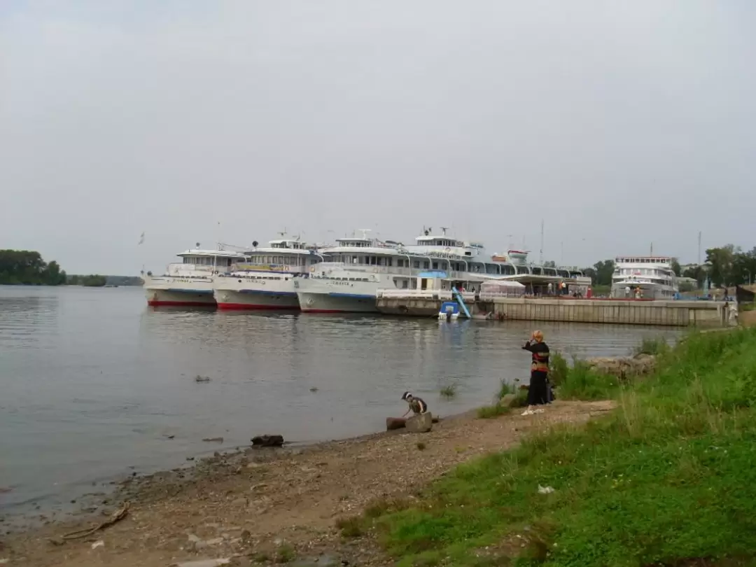 Двухпалубные теплоходы в Угличе
