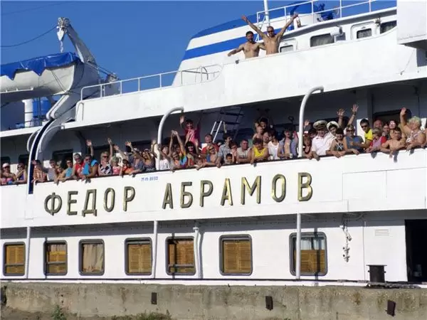 Теплоход «Фёдор Абрамов». Команда и туристы на борту