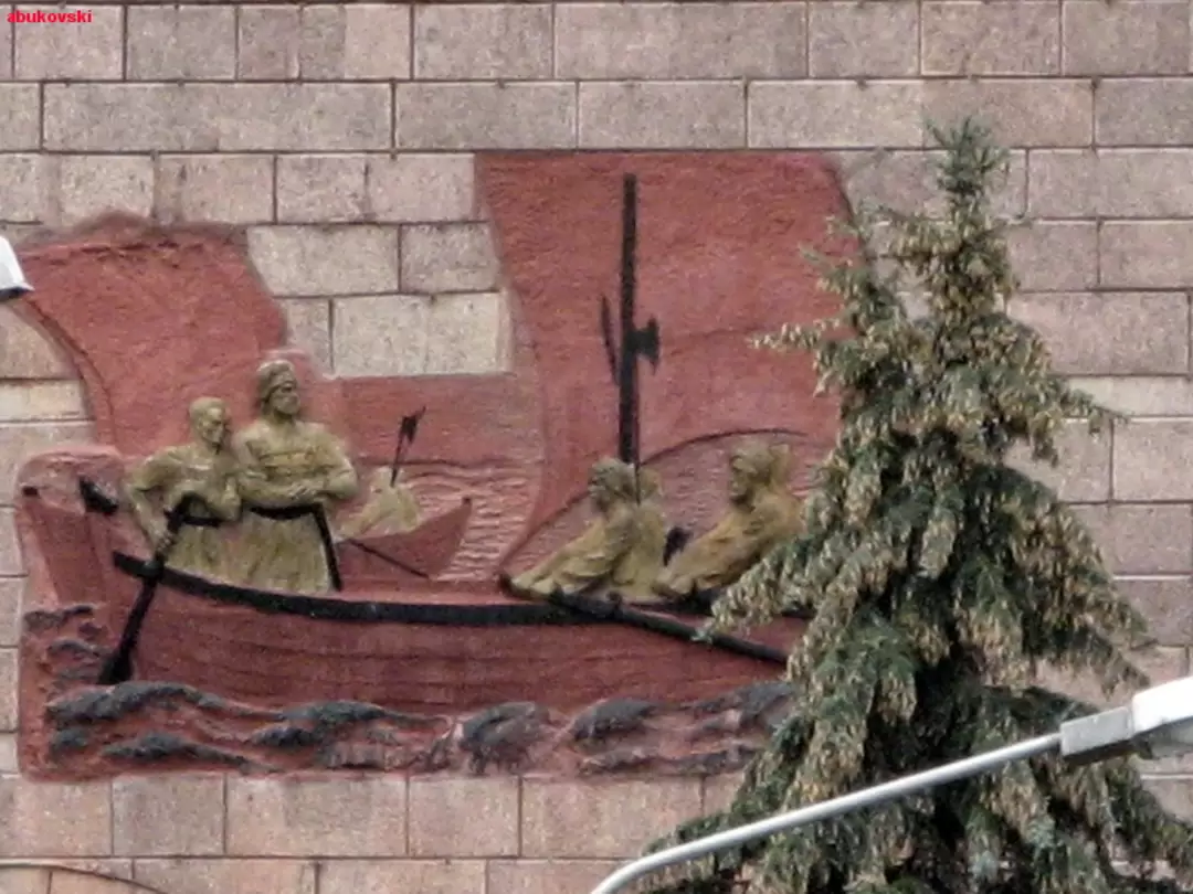Барельеф на стенке Рыбинского шлюза