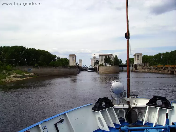 Вход в Городецкий шлюз, Волга