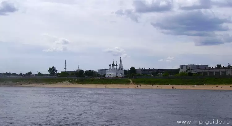 Церкви на берегу Волги