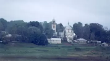 Церковь на Волге, между Костромой и Плёсом