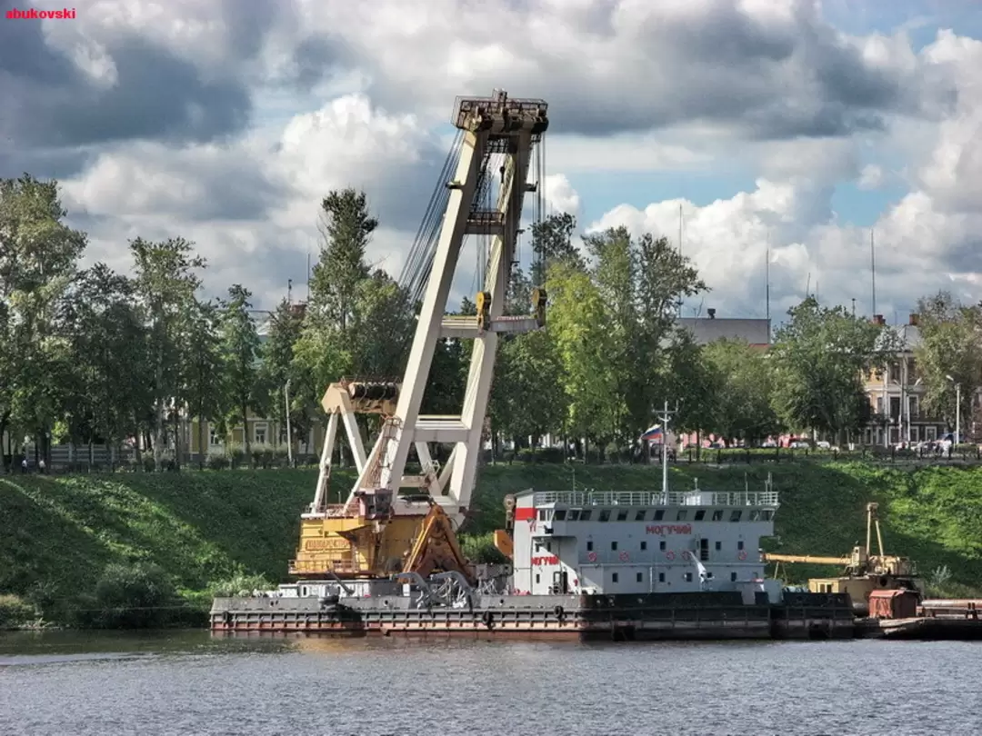 Плавучий кран «Могучий»