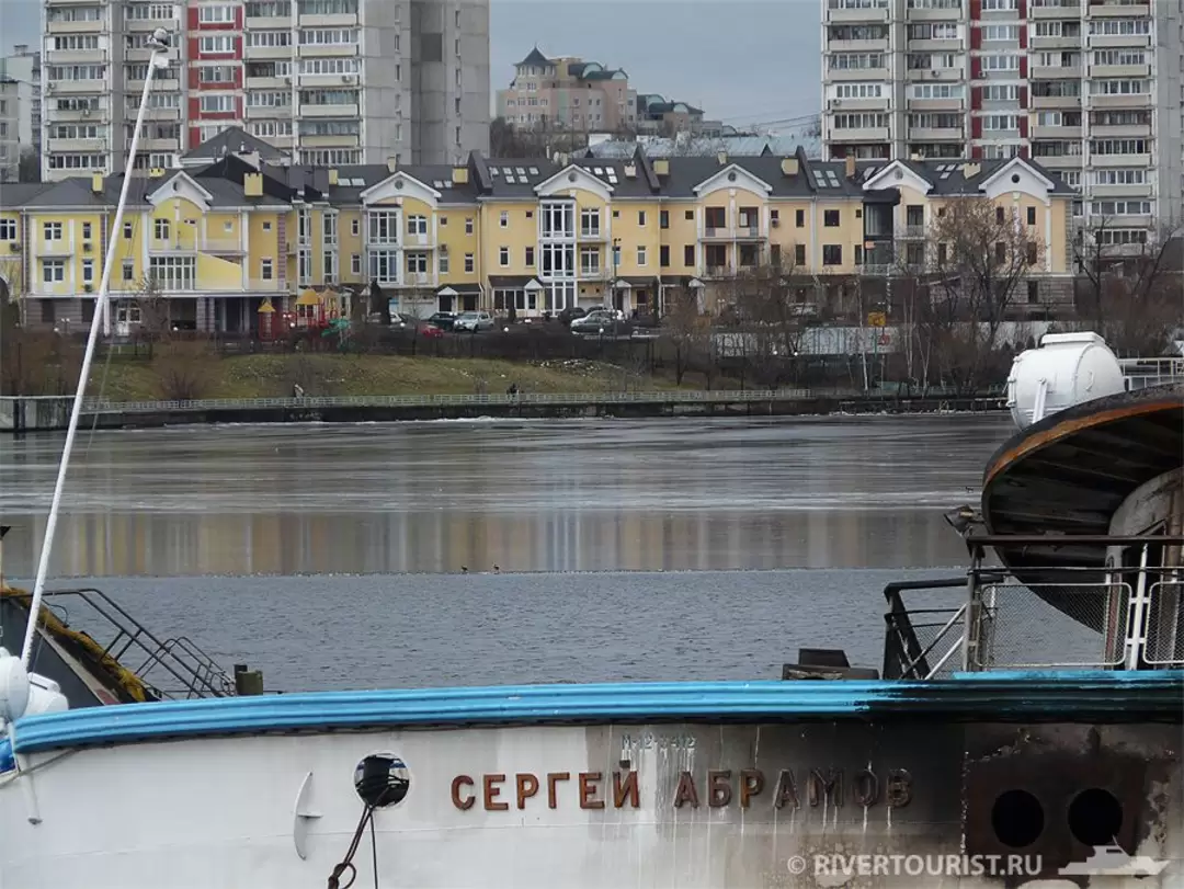 Сгоревший теплоход «Сергей Абрамов»