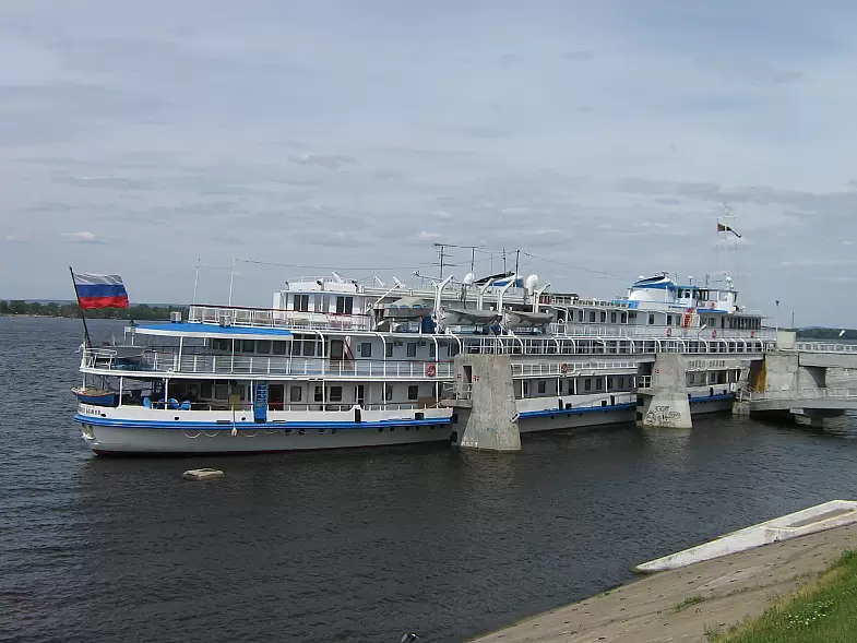 «Павел Бажов» у причала Самары